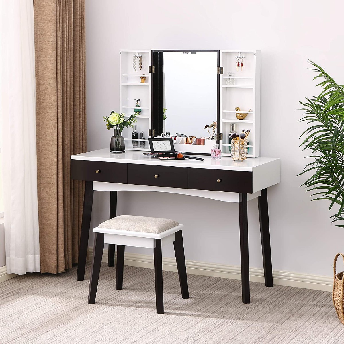 Beyaz Aynalı Makyaj Masası Puf Tabureli Raflı 3 Çekmeceli Modern
