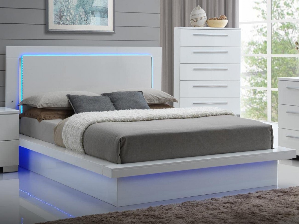 Beyaz Işıklı Yatak Odası Takımı 6 Çekmeceli Şifonyer Ve Yatak Takımı